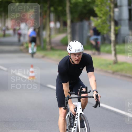 10.08.2025 - GEWOBA Citytriathlon Bremen Yannick Fuchs http://msf.ph/oto/8544743 10.08.2025 12:55:26 Radfahren 696, 804, 843, 877, 982, 1033 meine-sportfotos.de