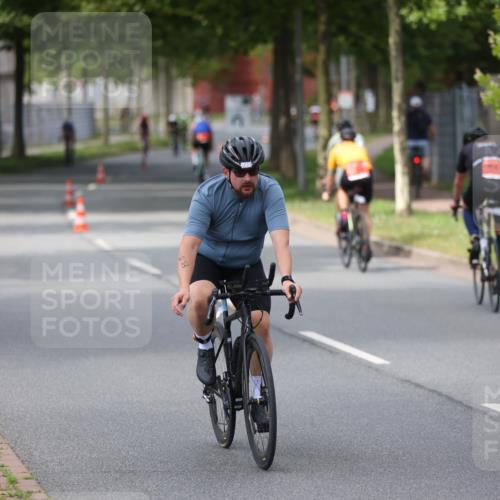 10.08.2025 - GEWOBA Citytriathlon Bremen Yannick Fuchs http://msf.ph/oto/8544749 10.08.2025 12:55:29 Radfahren 658, 696, 729, 804, 843, 880, 982, 1033 meine-sportfotos.de