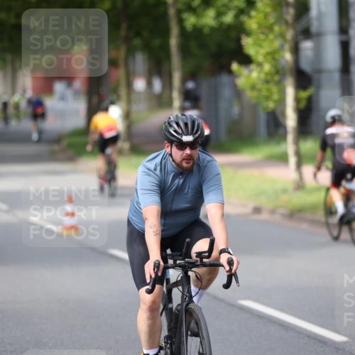 10.08.2025 - GEWOBA Citytriathlon Bremen Yannick Fuchs http://msf.ph/oto/8544753 10.08.2025 12:55:29 Radfahren 658, 696, 729, 804, 843, 880, 982, 1033 meine-sportfotos.de