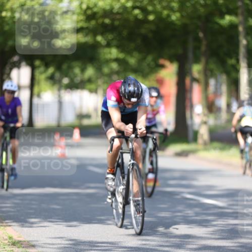 10.08.2025 - GEWOBA Citytriathlon Bremen Yannick Fuchs http://msf.ph/oto/8544754 10.08.2025 10:58:50 Radfahren 57, 191, 450 meine-sportfotos.de