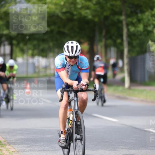 10.08.2025 - GEWOBA Citytriathlon Bremen Yannick Fuchs http://msf.ph/oto/8544765 10.08.2025 12:55:37 Radfahren 636, 658, 729, 804, 843, 880, 982, 1033 meine-sportfotos.de