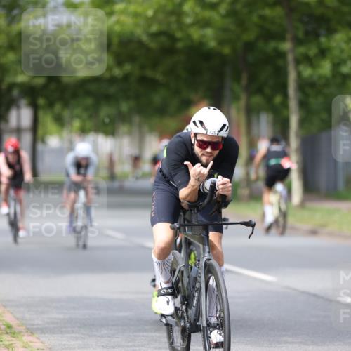 10.08.2025 - GEWOBA Citytriathlon Bremen Yannick Fuchs http://msf.ph/oto/8544776 10.08.2025 12:55:38 Radfahren 636, 658, 729, 779, 804, 843, 880, 982, 1033 meine-sportfotos.de