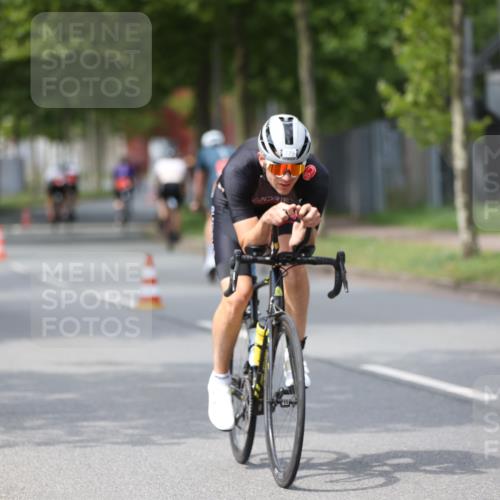 10.08.2025 - GEWOBA Citytriathlon Bremen Yannick Fuchs http://msf.ph/oto/8544803 10.08.2025 12:55:48 Radfahren 636, 658, 729, 779, 804, 843, 880, 883, 890, 896 meine-sportfotos.de