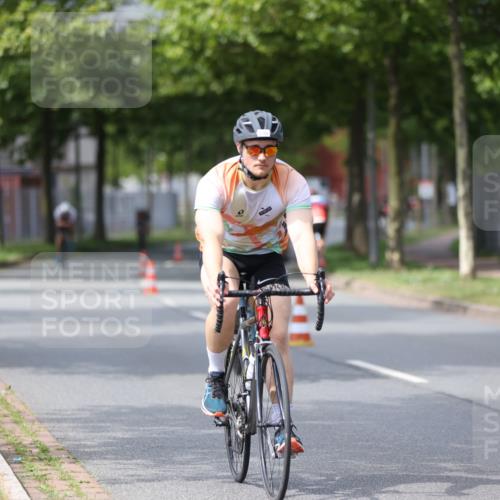10.08.2025 - GEWOBA Citytriathlon Bremen Yannick Fuchs http://msf.ph/oto/8544826 10.08.2025 12:55:49 Radfahren 636, 658, 729, 765, 779, 804, 843, 880, 883, 890, 896 meine-sportfotos.de