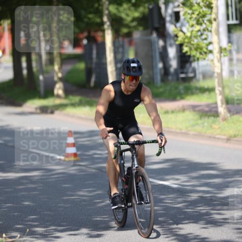 10.08.2025 - GEWOBA Citytriathlon Bremen Yannick Fuchs http://msf.ph/oto/8544863 10.08.2025 11:01:22 Radfahren 37, 87, 410, 440 meine-sportfotos.de