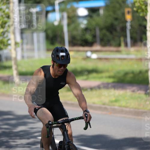 10.08.2025 - GEWOBA Citytriathlon Bremen Yannick Fuchs http://msf.ph/oto/8544869 10.08.2025 11:01:22 Radfahren 37, 87, 410, 440 meine-sportfotos.de
