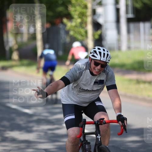 10.08.2025 - GEWOBA Citytriathlon Bremen Yannick Fuchs http://msf.ph/oto/8544881 10.08.2025 11:01:28 Radfahren 37, 87, 410, 440 meine-sportfotos.de