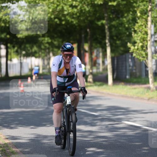 10.08.2025 - GEWOBA Citytriathlon Bremen Yannick Fuchs http://msf.ph/oto/8544892 10.08.2025 11:01:32 Radfahren 37, 87, 199, 410, 440, 481 meine-sportfotos.de