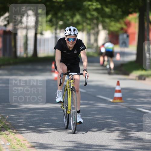 10.08.2025 - GEWOBA Citytriathlon Bremen Yannick Fuchs http://msf.ph/oto/8544906 10.08.2025 11:01:34 Radfahren 37, 87, 199, 410, 440, 481 meine-sportfotos.de