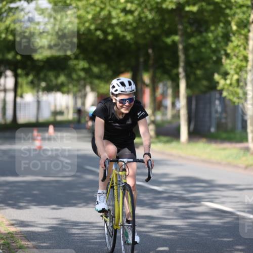10.08.2025 - GEWOBA Citytriathlon Bremen Yannick Fuchs http://msf.ph/oto/8544916 10.08.2025 11:01:35 Radfahren 37, 87, 199, 440, 481 meine-sportfotos.de