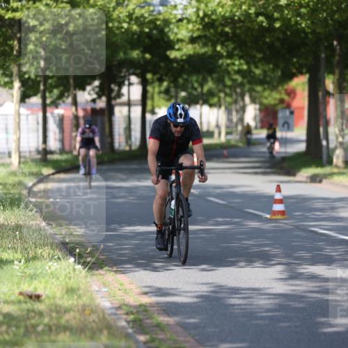 10.08.2025 - GEWOBA Citytriathlon Bremen Yannick Fuchs http://msf.ph/oto/8544928 10.08.2025 11:01:46 Radfahren 89, 199, 481 meine-sportfotos.de