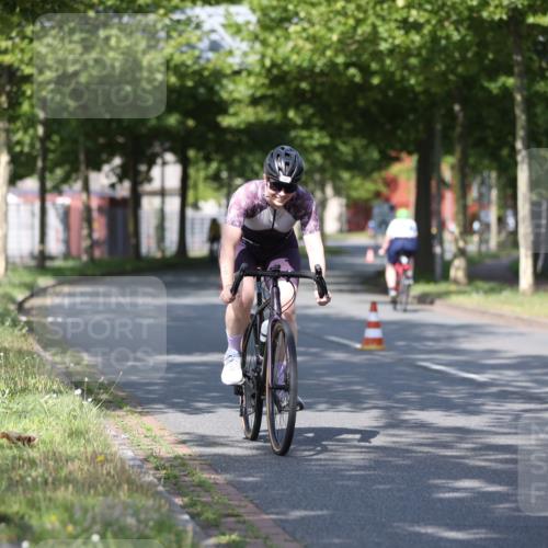 10.08.2025 - GEWOBA Citytriathlon Bremen Yannick Fuchs http://msf.ph/oto/8544943 10.08.2025 11:01:50 Radfahren 89, 199, 481 meine-sportfotos.de