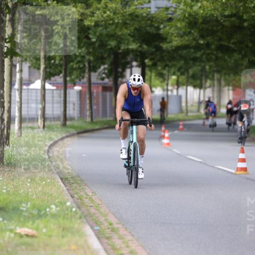 10.08.2025 - GEWOBA Citytriathlon Bremen Yannick Fuchs http://msf.ph/oto/8544956 10.08.2025 12:56:13 Radfahren 589, 662, 764, 765, 784, 844, 1024, 1025 meine-sportfotos.de