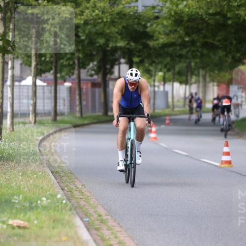 10.08.2025 - GEWOBA Citytriathlon Bremen Yannick Fuchs http://msf.ph/oto/8544960 10.08.2025 12:56:13 Radfahren 589, 662, 764, 765, 784, 844, 1024, 1025 meine-sportfotos.de