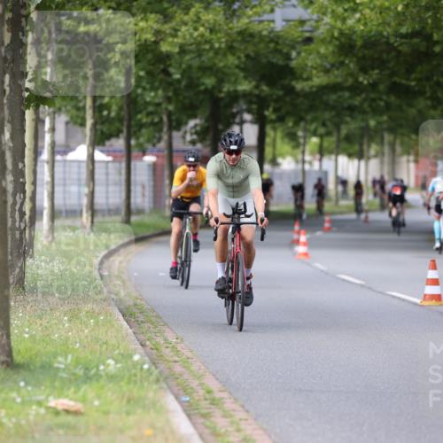10.08.2025 - GEWOBA Citytriathlon Bremen Yannick Fuchs http://msf.ph/oto/8544974 10.08.2025 12:56:19 Radfahren 555, 567, 589, 662, 678, 721, 764, 784, 814, 844, 1024, 1025 meine-sportfotos.de