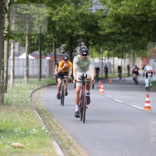 10.08.2025 - GEWOBA Citytriathlon Bremen Yannick Fuchs http://msf.ph/oto/8544977 10.08.2025 12:56:19 Radfahren 555, 567, 589, 662, 678, 721, 764, 784, 814, 844, 1024, 1025 meine-sportfotos.de