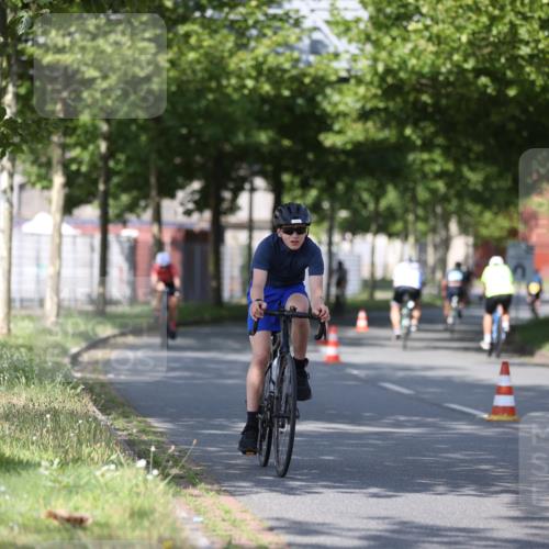 10.08.2025 - GEWOBA Citytriathlon Bremen Yannick Fuchs http://msf.ph/oto/8544982 10.08.2025 11:02:23 Radfahren 61, 195, 237, 484 meine-sportfotos.de
