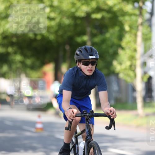 10.08.2025 - GEWOBA Citytriathlon Bremen Yannick Fuchs http://msf.ph/oto/8544987 10.08.2025 11:02:25 Radfahren 61, 195, 237, 484 meine-sportfotos.de