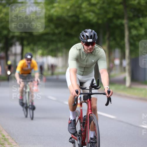 10.08.2025 - GEWOBA Citytriathlon Bremen Yannick Fuchs http://msf.ph/oto/8544989 10.08.2025 12:56:20 Radfahren 555, 567, 589, 662, 678, 721, 764, 784, 814, 844 meine-sportfotos.de