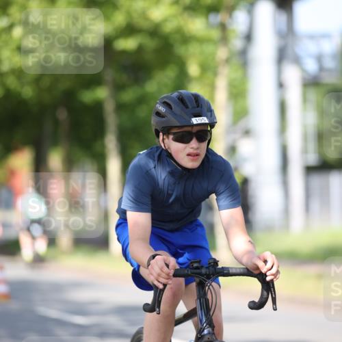 10.08.2025 - GEWOBA Citytriathlon Bremen Yannick Fuchs http://msf.ph/oto/8544990 10.08.2025 11:02:25 Radfahren 61, 195, 237, 484 meine-sportfotos.de