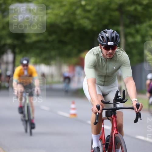 10.08.2025 - GEWOBA Citytriathlon Bremen Yannick Fuchs http://msf.ph/oto/8544991 10.08.2025 12:56:20 Radfahren 555, 567, 589, 662, 678, 721, 764, 784, 814, 844 meine-sportfotos.de