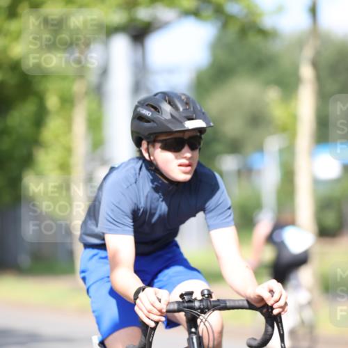 10.08.2025 - GEWOBA Citytriathlon Bremen Yannick Fuchs http://msf.ph/oto/8544993 10.08.2025 11:02:25 Radfahren 61, 195, 237, 484 meine-sportfotos.de