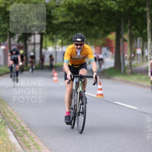 10.08.2025 - GEWOBA Citytriathlon Bremen Yannick Fuchs http://msf.ph/oto/8544995 10.08.2025 12:56:21 Radfahren 555, 567, 589, 662, 678, 721, 764, 784, 814, 831, 844 meine-sportfotos.de