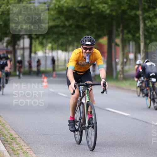 10.08.2025 - GEWOBA Citytriathlon Bremen Yannick Fuchs http://msf.ph/oto/8544998 10.08.2025 12:56:21 Radfahren 555, 567, 589, 662, 678, 721, 764, 784, 814, 831, 844 meine-sportfotos.de