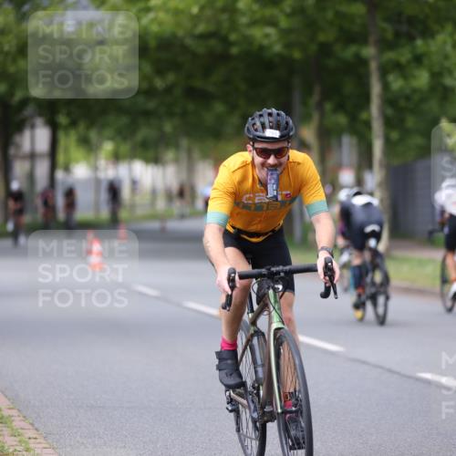 10.08.2025 - GEWOBA Citytriathlon Bremen Yannick Fuchs http://msf.ph/oto/8545000 10.08.2025 12:56:21 Radfahren 555, 567, 589, 662, 678, 721, 764, 784, 814, 831, 844 meine-sportfotos.de
