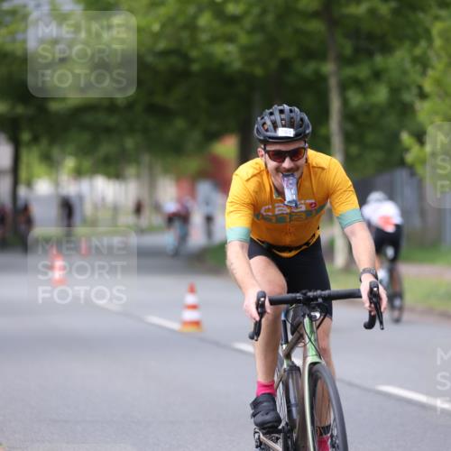 10.08.2025 - GEWOBA Citytriathlon Bremen Yannick Fuchs http://msf.ph/oto/8545003 10.08.2025 12:56:21 Radfahren 555, 567, 589, 662, 678, 721, 764, 784, 814, 831, 844 meine-sportfotos.de