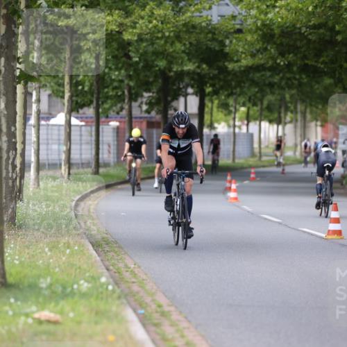 10.08.2025 - GEWOBA Citytriathlon Bremen Yannick Fuchs http://msf.ph/oto/8545007 10.08.2025 12:56:22 Radfahren 555, 567, 589, 662, 678, 721, 737, 764, 814, 831, 844 meine-sportfotos.de
