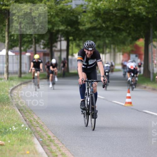 10.08.2025 - GEWOBA Citytriathlon Bremen Yannick Fuchs http://msf.ph/oto/8545015 10.08.2025 12:56:23 Radfahren 555, 567, 589, 662, 678, 721, 737, 764, 814, 831, 844 meine-sportfotos.de