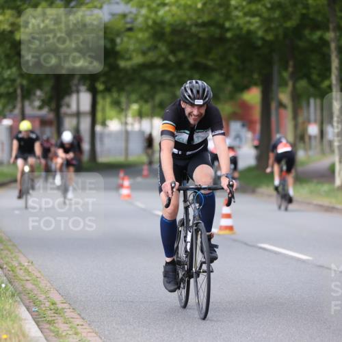 10.08.2025 - GEWOBA Citytriathlon Bremen Yannick Fuchs http://msf.ph/oto/8545022 10.08.2025 12:56:23 Radfahren 555, 567, 589, 662, 678, 721, 737, 764, 814, 831, 844 meine-sportfotos.de