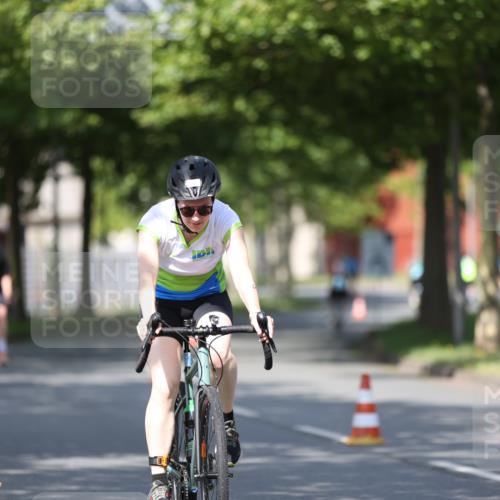 10.08.2025 - GEWOBA Citytriathlon Bremen Yannick Fuchs http://msf.ph/oto/8545025 10.08.2025 11:02:33 Radfahren 61, 195, 237, 484 meine-sportfotos.de