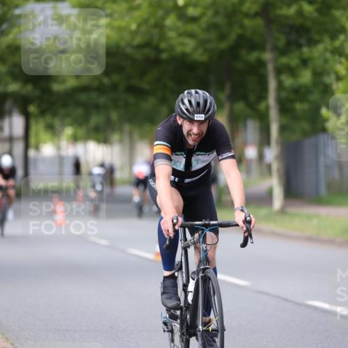 10.08.2025 - GEWOBA Citytriathlon Bremen Yannick Fuchs http://msf.ph/oto/8545026 10.08.2025 12:56:24 Radfahren 555, 567, 589, 662, 678, 721, 737, 764, 814, 831, 844 meine-sportfotos.de