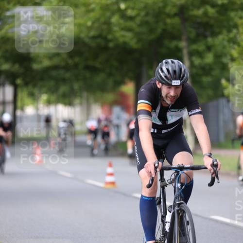 10.08.2025 - GEWOBA Citytriathlon Bremen Yannick Fuchs http://msf.ph/oto/8545028 10.08.2025 12:56:24 Radfahren 555, 567, 589, 662, 678, 721, 737, 764, 814, 831, 844 meine-sportfotos.de
