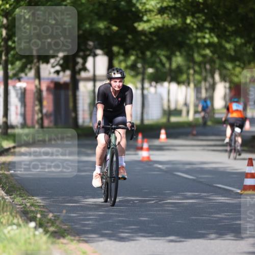 10.08.2025 - GEWOBA Citytriathlon Bremen Yannick Fuchs http://msf.ph/oto/8545039 10.08.2025 11:02:36 Radfahren 23, 53, 61, 135, 237, 484 meine-sportfotos.de