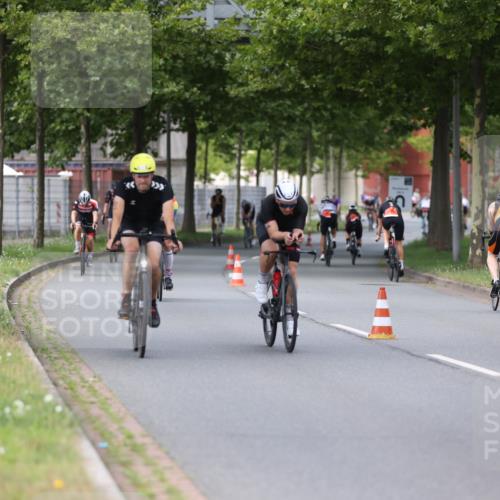 10.08.2025 - GEWOBA Citytriathlon Bremen Yannick Fuchs http://msf.ph/oto/8545040 10.08.2025 12:56:25 Radfahren 555, 567, 589, 678, 706, 721, 737, 764, 772, 782, 814, 831, 844 meine-sportfotos.de