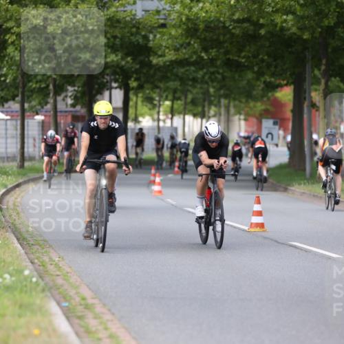 10.08.2025 - GEWOBA Citytriathlon Bremen Yannick Fuchs http://msf.ph/oto/8545043 10.08.2025 12:56:25 Radfahren 555, 567, 589, 678, 706, 721, 737, 764, 772, 782, 814, 831, 844 meine-sportfotos.de
