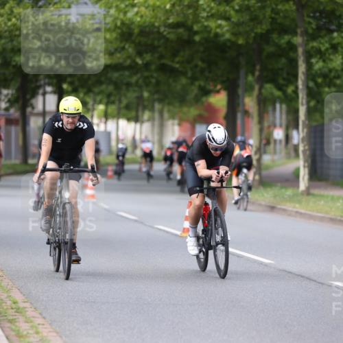 10.08.2025 - GEWOBA Citytriathlon Bremen Yannick Fuchs http://msf.ph/oto/8545047 10.08.2025 12:56:25 Radfahren 555, 567, 589, 678, 706, 721, 737, 764, 772, 782, 814, 831, 844 meine-sportfotos.de