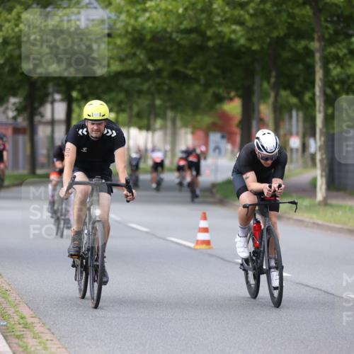 10.08.2025 - GEWOBA Citytriathlon Bremen Yannick Fuchs http://msf.ph/oto/8545050 10.08.2025 12:56:25 Radfahren 555, 567, 589, 678, 706, 721, 737, 764, 772, 782, 814, 831, 844 meine-sportfotos.de