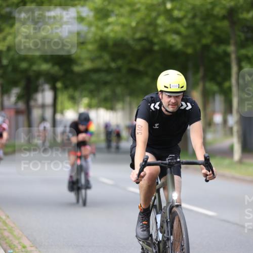 10.08.2025 - GEWOBA Citytriathlon Bremen Yannick Fuchs http://msf.ph/oto/8545054 10.08.2025 12:56:26 Radfahren 555, 567, 589, 678, 706, 721, 737, 764, 772, 782, 814, 831, 844 meine-sportfotos.de