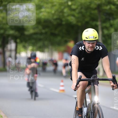 10.08.2025 - GEWOBA Citytriathlon Bremen Yannick Fuchs http://msf.ph/oto/8545056 10.08.2025 12:56:26 Radfahren 555, 567, 589, 678, 706, 721, 737, 764, 772, 782, 814, 831, 844 meine-sportfotos.de