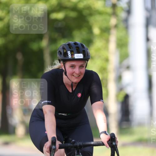 10.08.2025 - GEWOBA Citytriathlon Bremen Yannick Fuchs http://msf.ph/oto/8545057 10.08.2025 11:02:38 Radfahren 23, 53, 61, 135, 223, 237, 484 meine-sportfotos.de