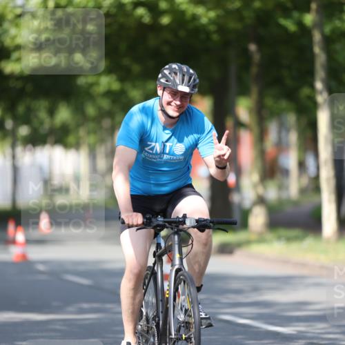 10.08.2025 - GEWOBA Citytriathlon Bremen Yannick Fuchs http://msf.ph/oto/8545073 10.08.2025 11:02:46 Radfahren 23, 53, 135, 223, 484 meine-sportfotos.de