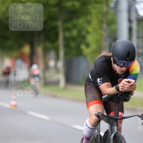 10.08.2025 - GEWOBA Citytriathlon Bremen Yannick Fuchs http://msf.ph/oto/8545074 10.08.2025 12:56:28 Radfahren 555, 567, 589, 678, 706, 721, 737, 749, 764, 772, 782, 814, 831, 844 meine-sportfotos.de