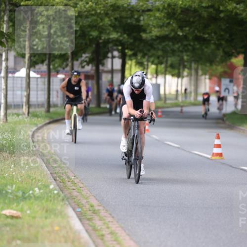 10.08.2025 - GEWOBA Citytriathlon Bremen Yannick Fuchs http://msf.ph/oto/8545105 10.08.2025 12:56:31 Radfahren 555, 567, 678, 706, 721, 737, 749, 764, 772, 782, 814, 831, 844 meine-sportfotos.de