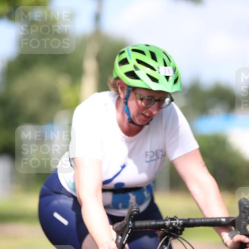 10.08.2025 - GEWOBA Citytriathlon Bremen Yannick Fuchs http://msf.ph/oto/8545107 10.08.2025 11:02:51 Radfahren 23, 53, 135, 223 meine-sportfotos.de