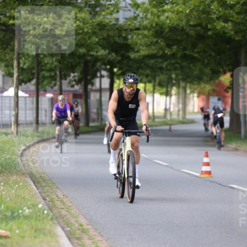 10.08.2025 - GEWOBA Citytriathlon Bremen Yannick Fuchs http://msf.ph/oto/8545122 10.08.2025 12:56:33 Radfahren 555, 567, 678, 706, 721, 737, 749, 764, 772, 782, 814, 831, 844 meine-sportfotos.de