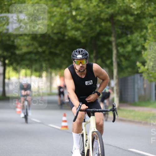 10.08.2025 - GEWOBA Citytriathlon Bremen Yannick Fuchs http://msf.ph/oto/8545130 10.08.2025 12:56:34 Radfahren 555, 567, 678, 706, 721, 737, 749, 772, 782, 814, 815, 831, 844 meine-sportfotos.de